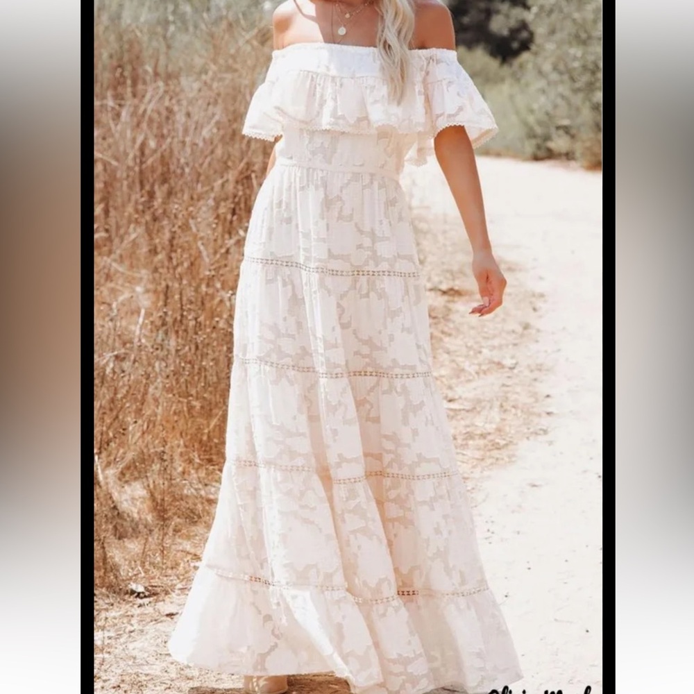 NWOT Vici off shoulder maxi dress